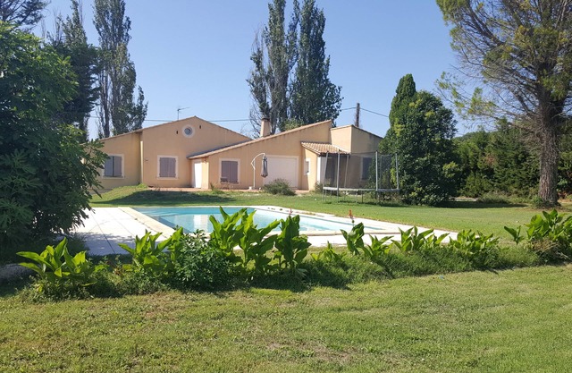 Alquilo casa con piscina a 10 minutos de Aviñón