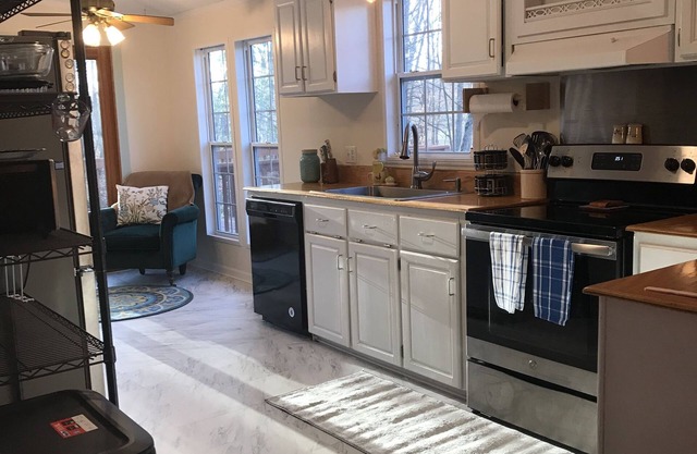 Quiet & Peaceful 3 Bedroom Home Among The Trees