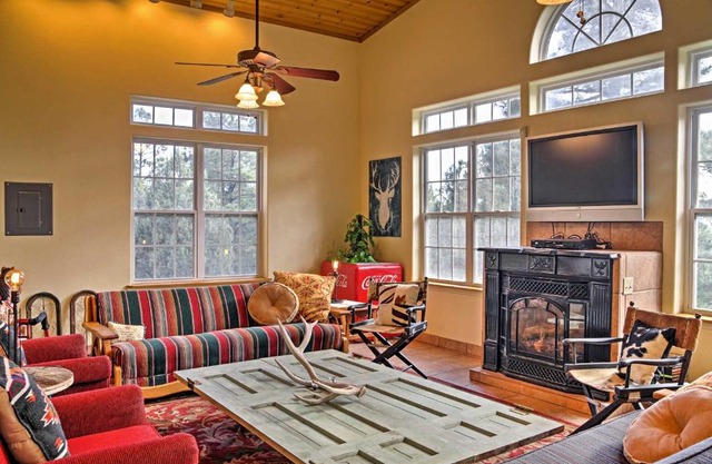 Quiet Ruidoso Hideaway - 2 Mi to Grindstone Lake!