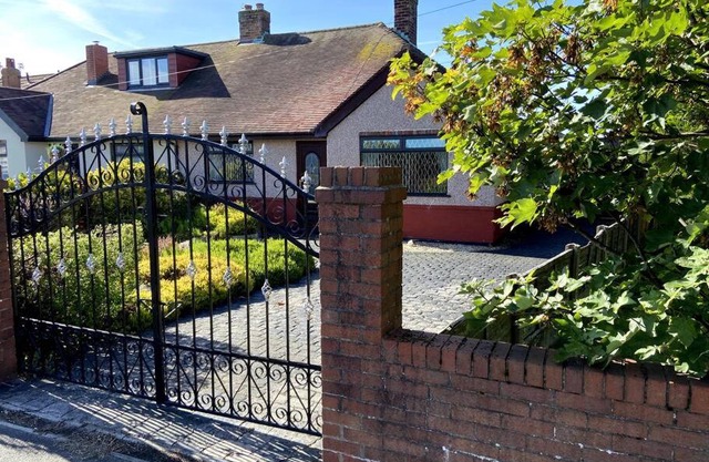 Quiet secluded two bedroom bungalow with parking