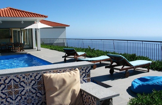 Quinta Falcoes, villa de lujo, capacidad para 8 personas, impresionantes vistas al mar, piscina climatizada