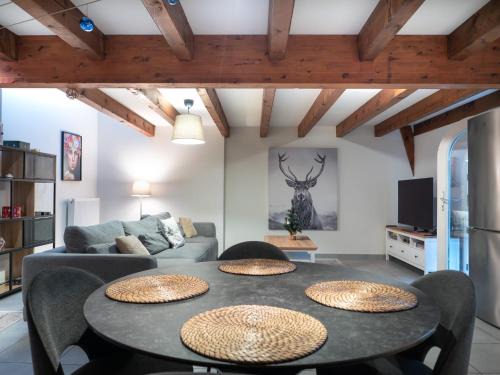 Résidence de 80 m2 avec balcon & cour alsacienne - début Route des Vins