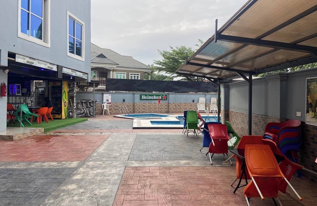 R-oak Hotel and Apartment