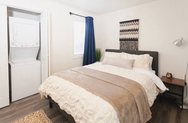 R&R on the Rogue River! This 2 BR cottage in Gold Hill features a private hot tub with stunning scenic views. Enjoy a spacious, private setting perfect for relaxation, adventure, or remote work