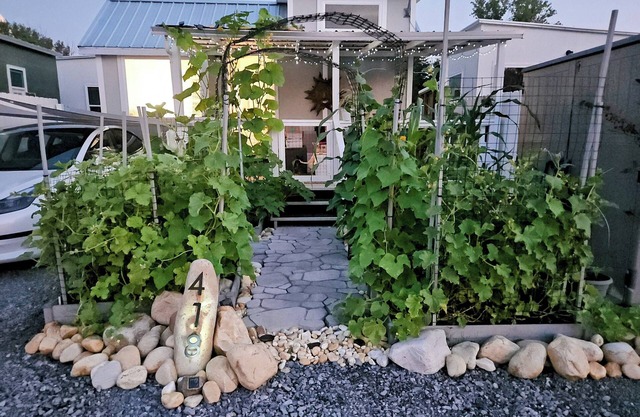 R & R's Modern Retreat