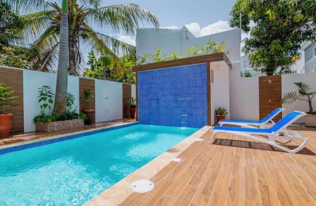 Radiant Roomy 5 Br Home with pool and parking