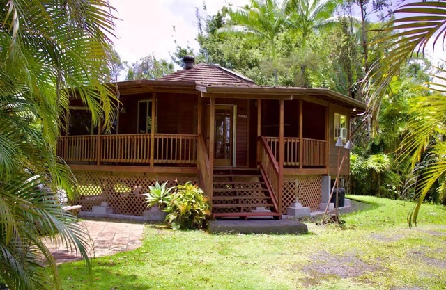 Rain Forest Paradise Ideally located betwn Hilo & Volcano National Pk 2BD/2BA