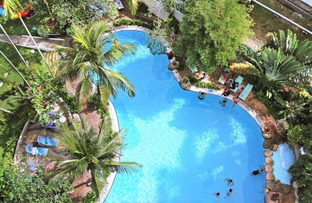 Rainbow Paradise Hotel Tg Bungah Beach