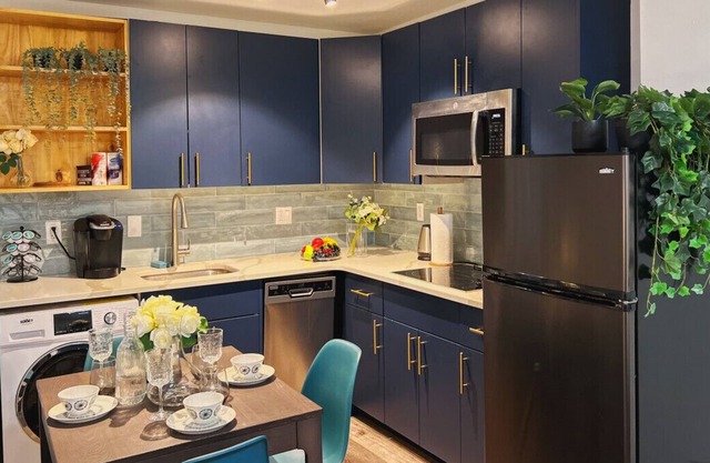 Ramblei near Rittenhouse Square | Studio - 2R