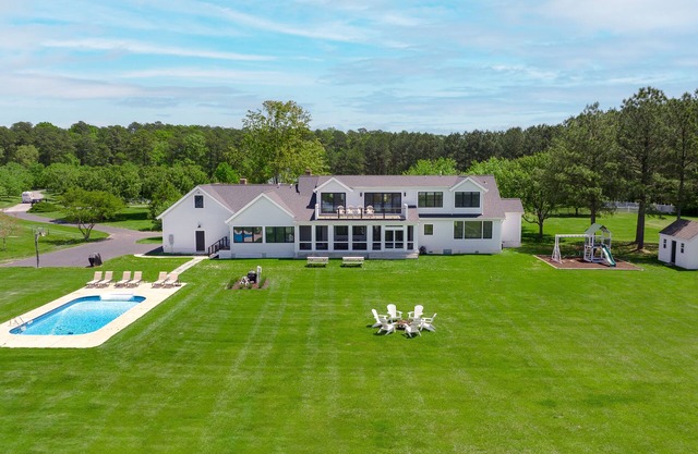 RANCH AT ROYAL OAK- Exclusive waterfront pool pier