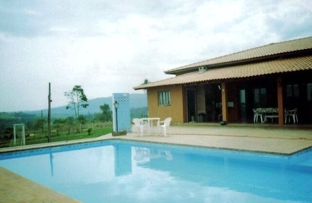 Ranch with 4 Bedrooms,Swimming pool and much green