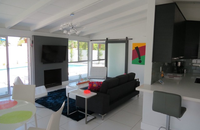 Rancho Mirage Elegancia moderna de mediados de siglo