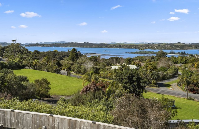 RANGITANE RETREAT - TWO MINUTES FROM WATER ACCESS in Kerikeri