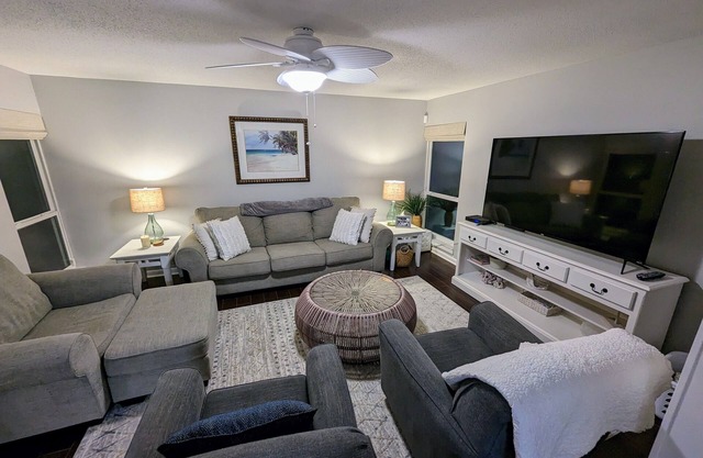 Rare 3 bdrm Waterfront condo -Dixie Shores - private dock - boatlift - bunkroom