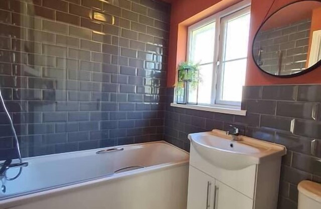 RARE FIND 3BR Detached with Garage Bike Park Wales