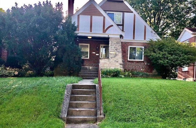 Rare Find Cozy Apartment Close to Downtown