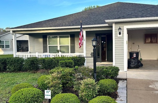 Rare find in Historic Orange Blossom 3/2 with golf cart