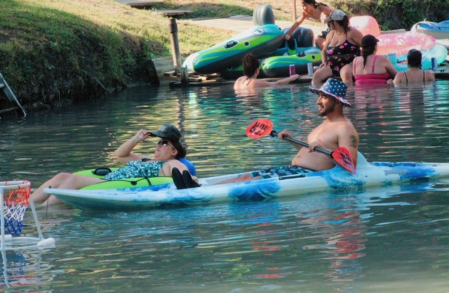 Rare Find! New waterfront Cabin with kayaking, hiking, pools & hot tub! SG20