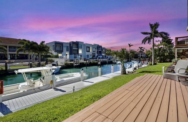 “Rare Find” Paradise on Naples Bay! In the prestigious Royal Harbor!