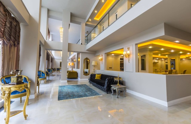Real King Residence Hotel