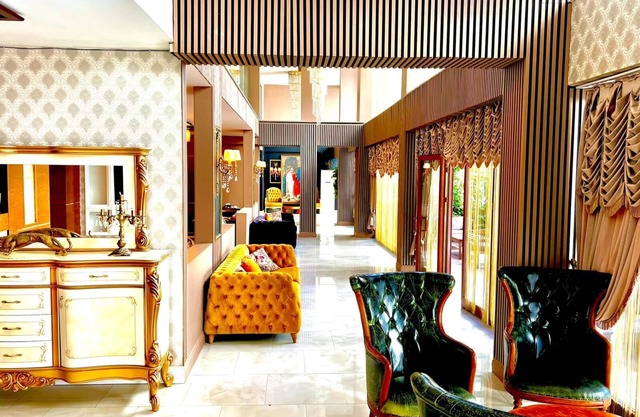 Real King Suite Hotel