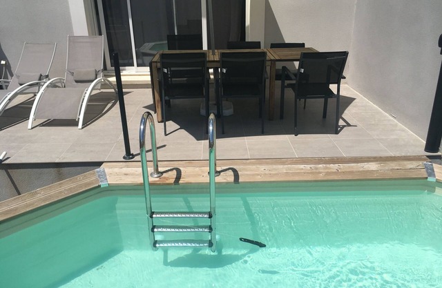 Reciente casa T4 DE 89 M2 con piscina idealmente situada en el valle.