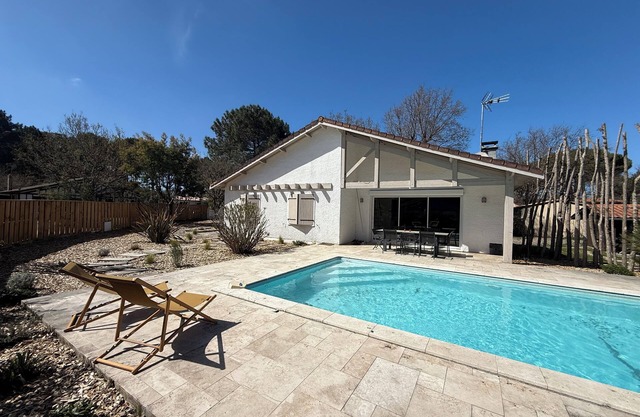 Recently renovated house - Heated swimming pool