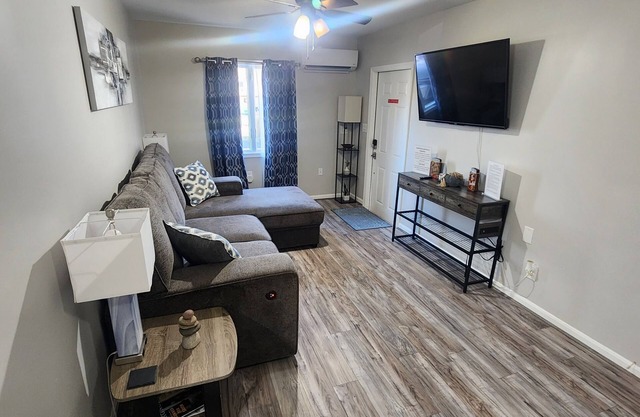 Recently updated contemporary getaway. Near Hershey w/ shopping & concerts...