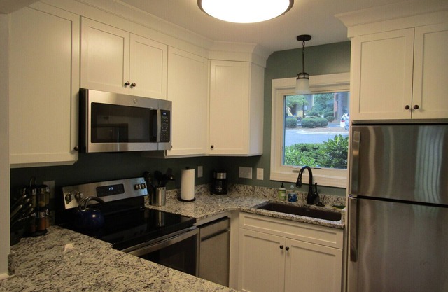 Reconfigured 2 bedroom, 2 bath condo, walking distance Pinehurst Resort.