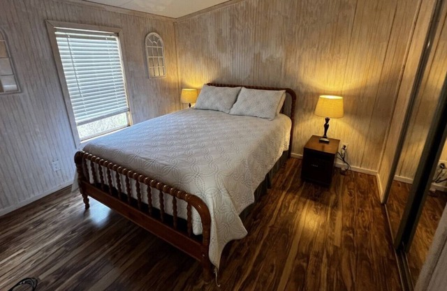 Reconnect with nature, peaceful pond stay with outdoor kitchen & access to water