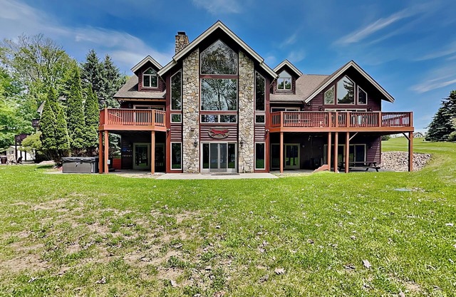 Zorro rojo: frente al lago con golf comunitario, tenis y más