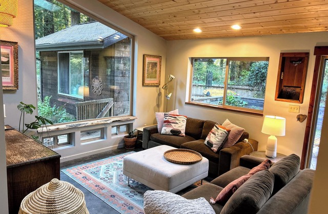 Redwoods and Waves Retreat, Hot Tub & Sauna, Pet Friendly