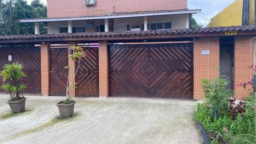 Refúgio das Ondas I Suítes perto da praia com conforto e self check-in