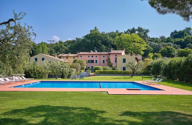 Regarda - Apartment Antico Convento, residence Paerno with pool and tennis