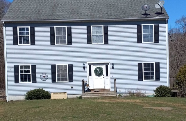 Rehoboth ma 5 miles to pro v ri and 35 min to Newport 4 golf course in 5 miles