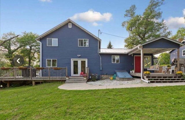 Relax and have fun all year-round at Casita Rosita on Roberds Lake.