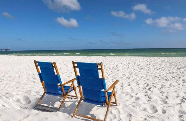 Relax at our beachfront hotel in Fort Walton