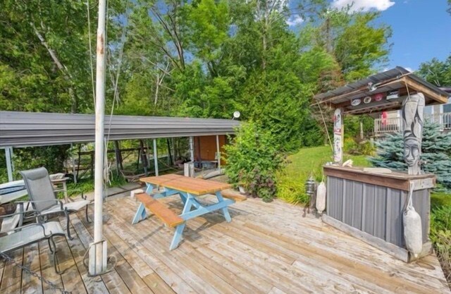 Relax at this waterfront cottage on Colpoy’s Bay—perfect for up to 6 adults and 2 kids. Enjoy a private dock with tiki bar, firepit by the lake, boat access, and nearby trails. A peaceful, fully equipped retreat for your next vacation getaway.