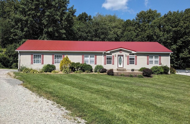 Relax at Woodland Country Lodging, surrounded by the beauty of nature.