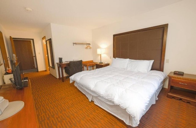 Relax in Unit near Prairie Rose w/Pets & Free Parking