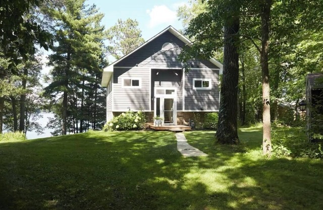 Relax Lakeside at Lower Sylvan Oasis, 2 Bed & 3 Bath