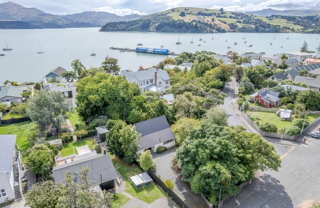 RELAX ON RUE JOLIE – AKAROA HOLIDAY HOME, pet friendly in Akaroa