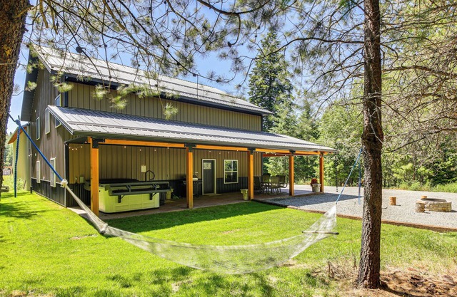 Relax, Reconnect & Explore: Modern Idaho House!