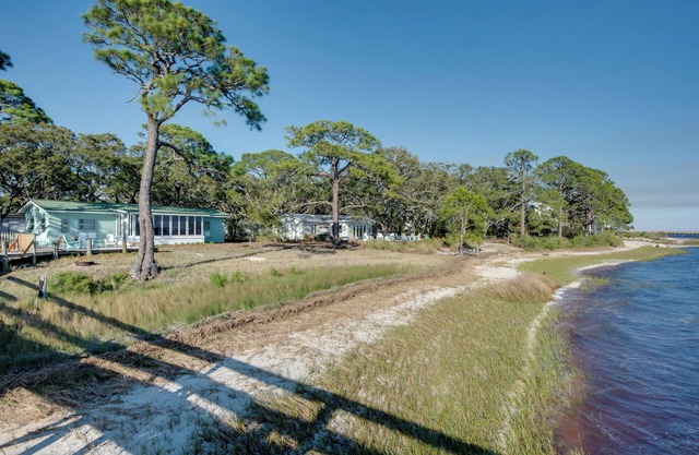 Relax & Refresh: Waterfront Cottage in Panacea