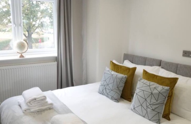 Relaxing 1 Bedroom Apartment With Free Parking Near Heathrow Airport