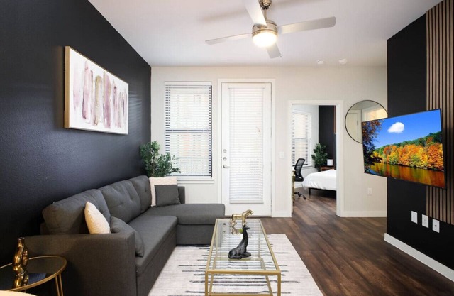 Relaxing 1BR w Gym & Parking Near Rvrwalk & Dome