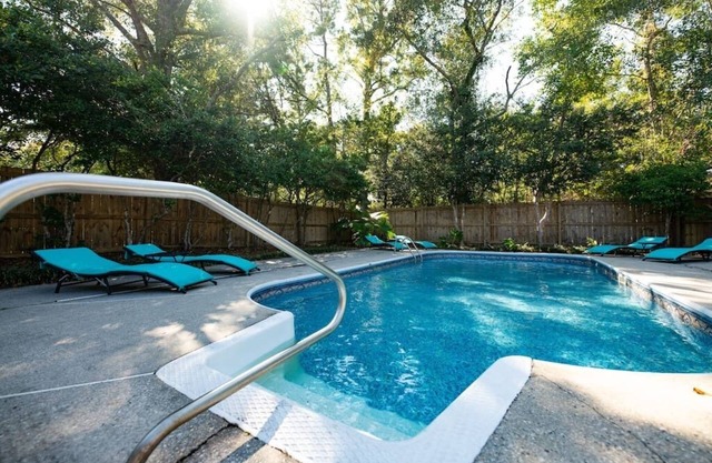 Relaxing 5-Bedroom Villa with Outdoor Oasis