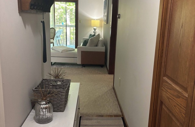 Relaxing Getaway Near the Lake