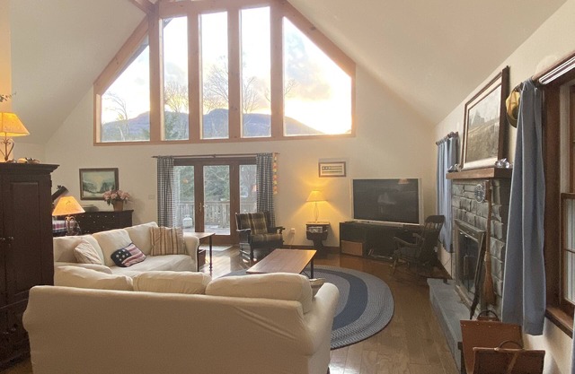 Relaxing Hunter Country Home with Mountain Views, Skiing, & Hiking!