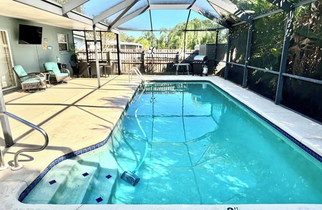 Relaxing Pool Home - Palm Harbor - 3BR - 6PPL
